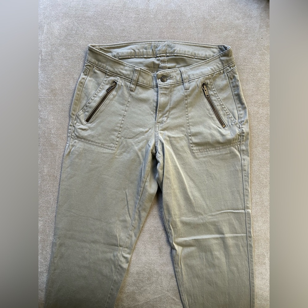 Old Navy - Cropped Khaki Pants